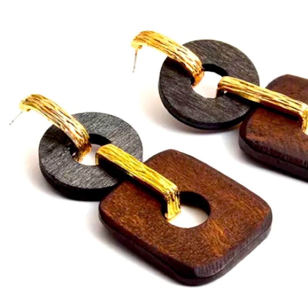 NWOT - wooden dangling earrings